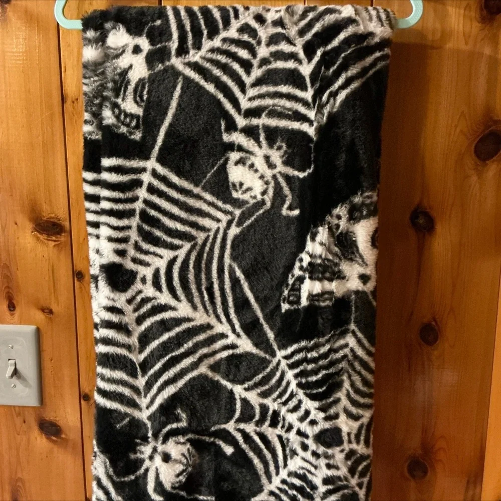 RACHEL ZOE Charlotte Webs Koda Throw-50” x 70”